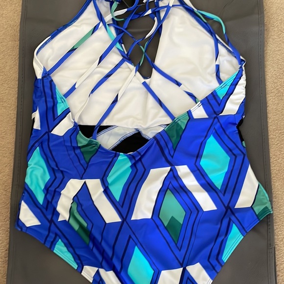 Vibrant LAAMA swimsuit - 1x - Picture 4 of 5